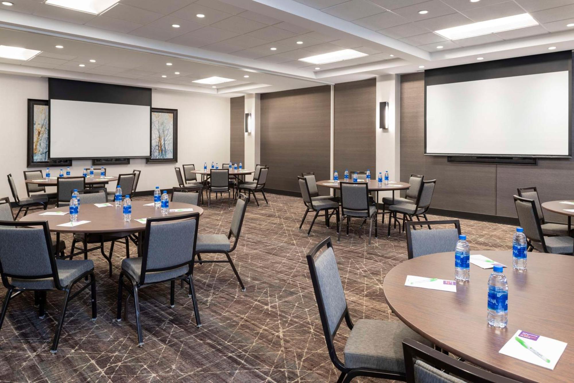 Hyatt Place Detroit/Ройал-Оук Экстерьер фото